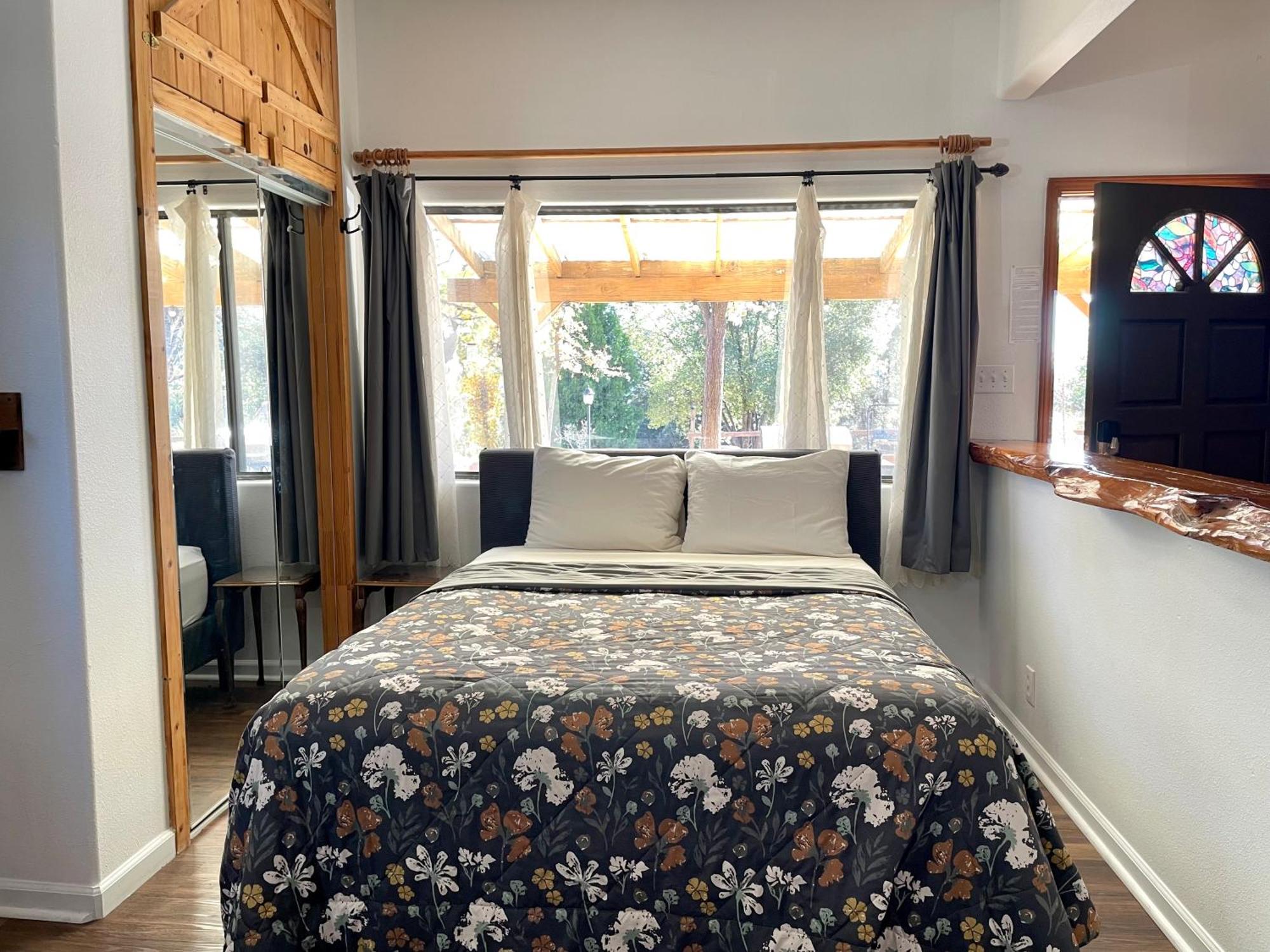 Sierra Mountain Lodge - Vacation Rentals - Yosemite オーウェニー エクステリア 写真