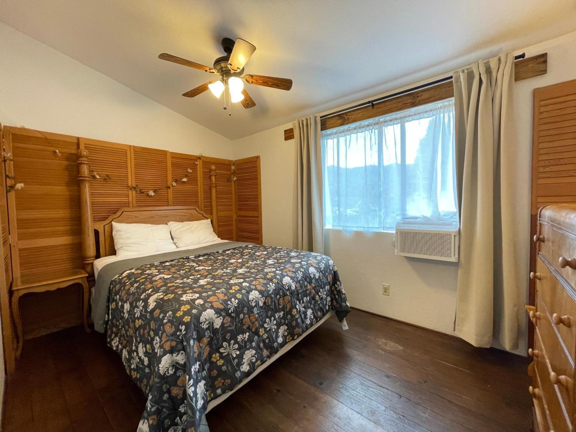 Sierra Mountain Lodge - Vacation Rentals - Yosemite オーウェニー エクステリア 写真