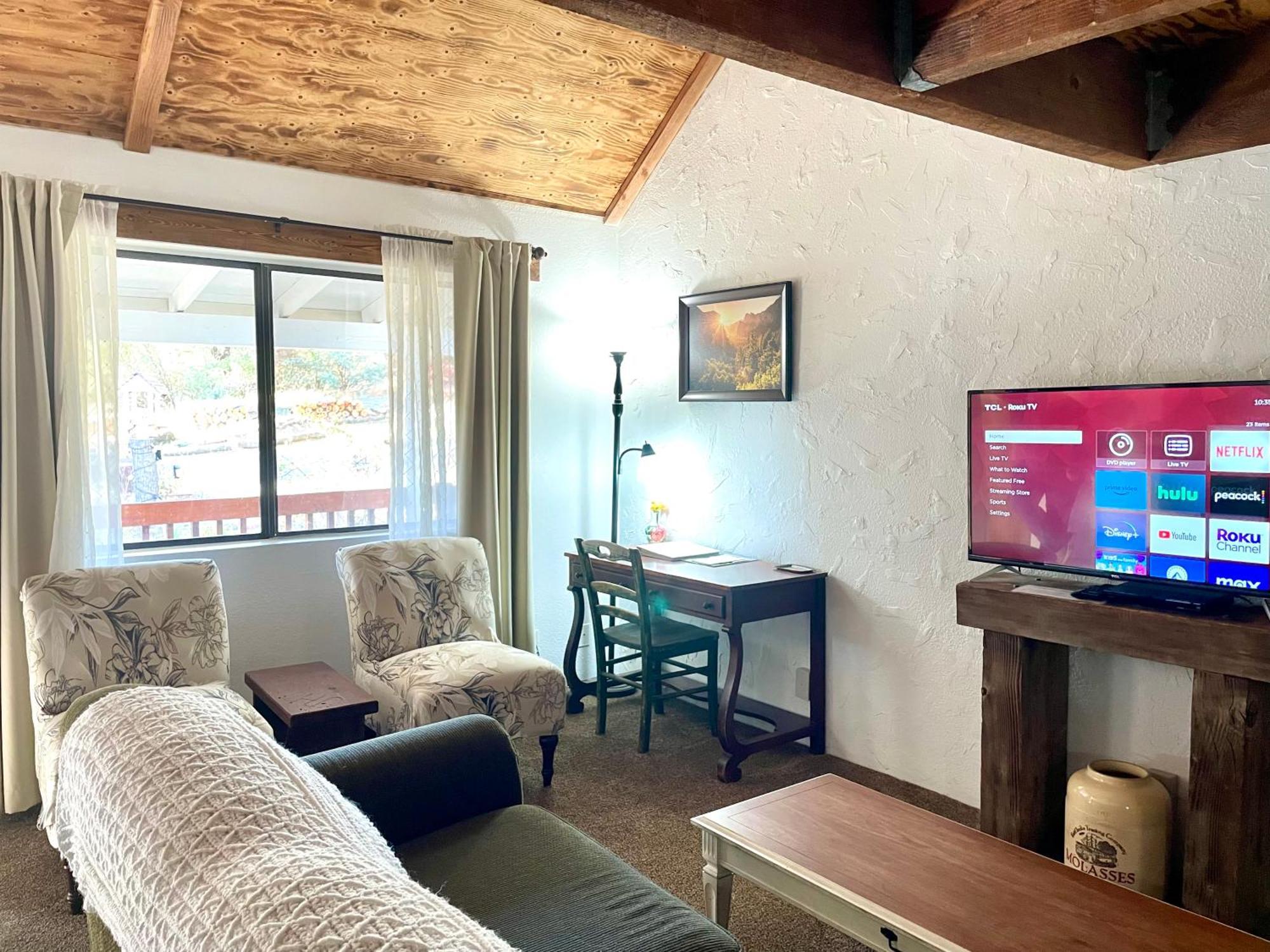 Sierra Mountain Lodge - Vacation Rentals - Yosemite オーウェニー エクステリア 写真