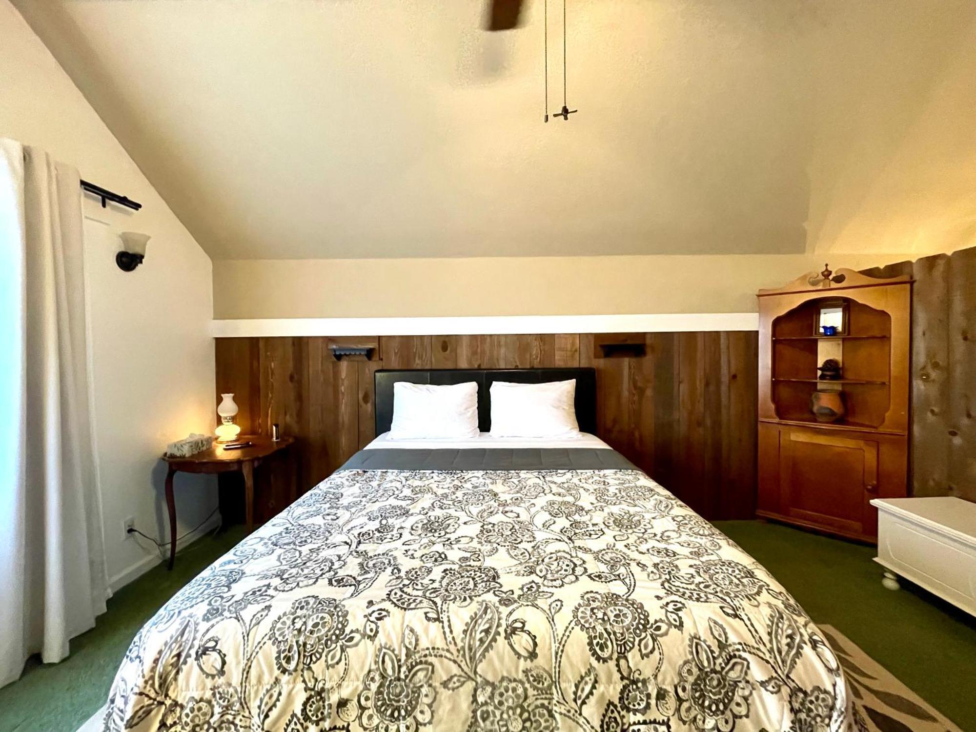 Sierra Mountain Lodge - Vacation Rentals - Yosemite オーウェニー エクステリア 写真