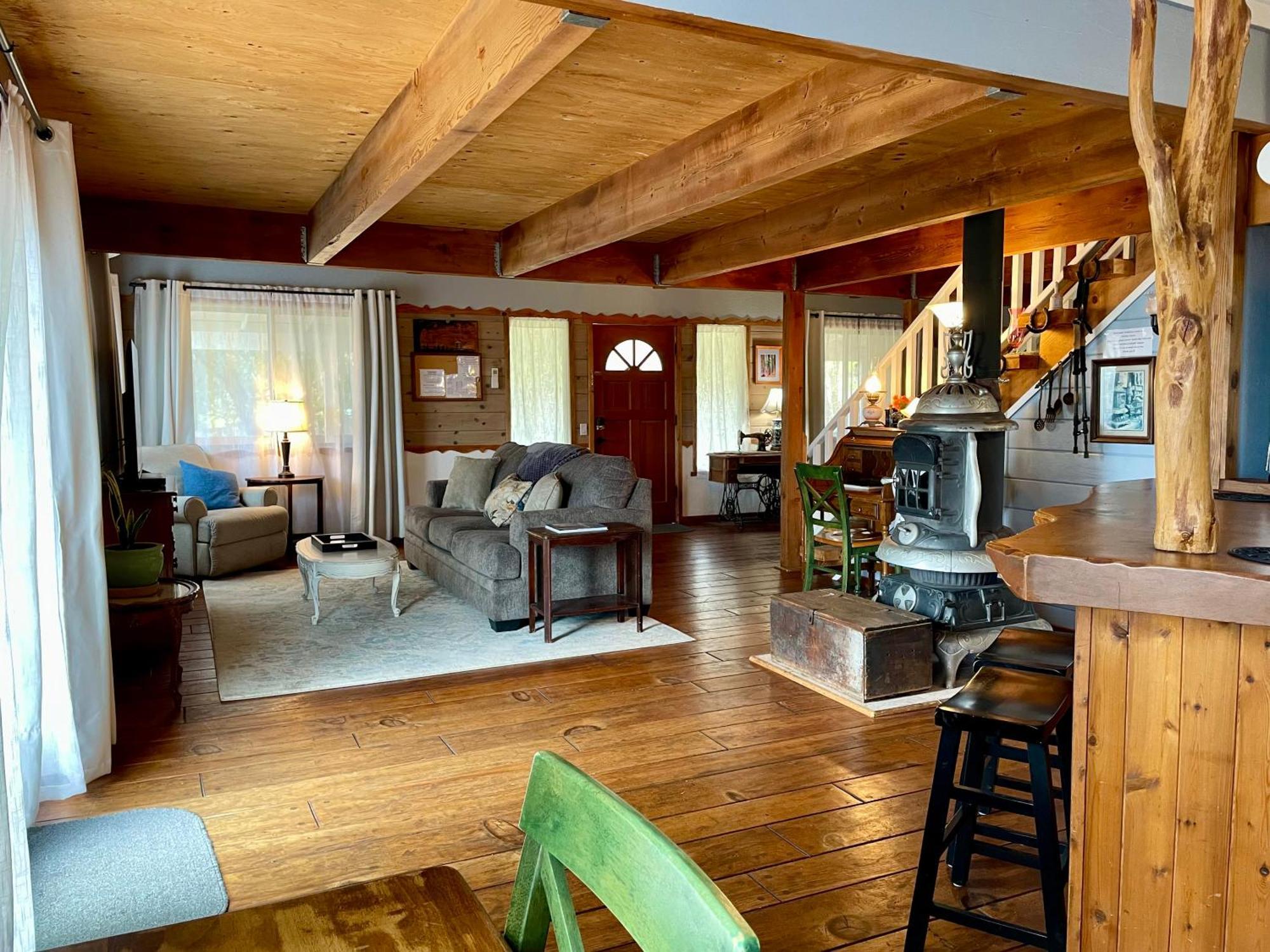 Sierra Mountain Lodge - Vacation Rentals - Yosemite オーウェニー エクステリア 写真